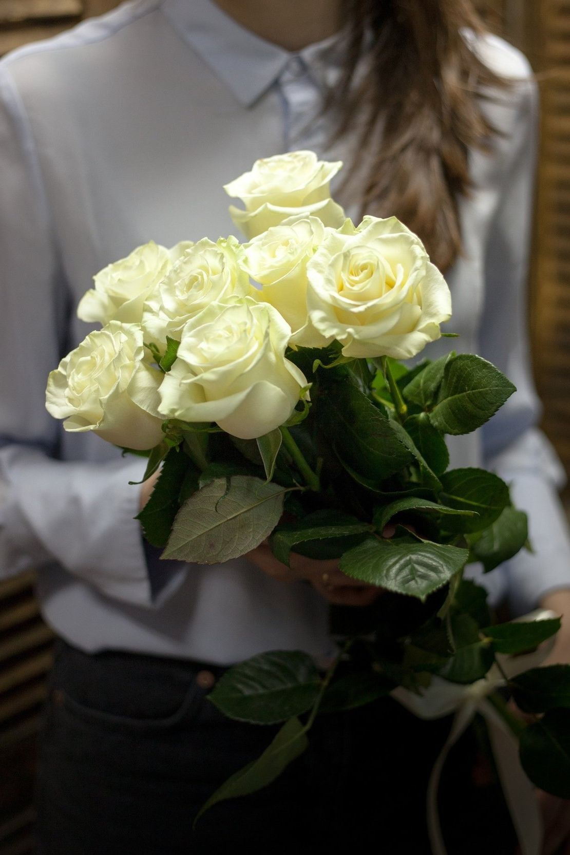 шляпная коробка с розами и гипсофилой для подарка в Калуге