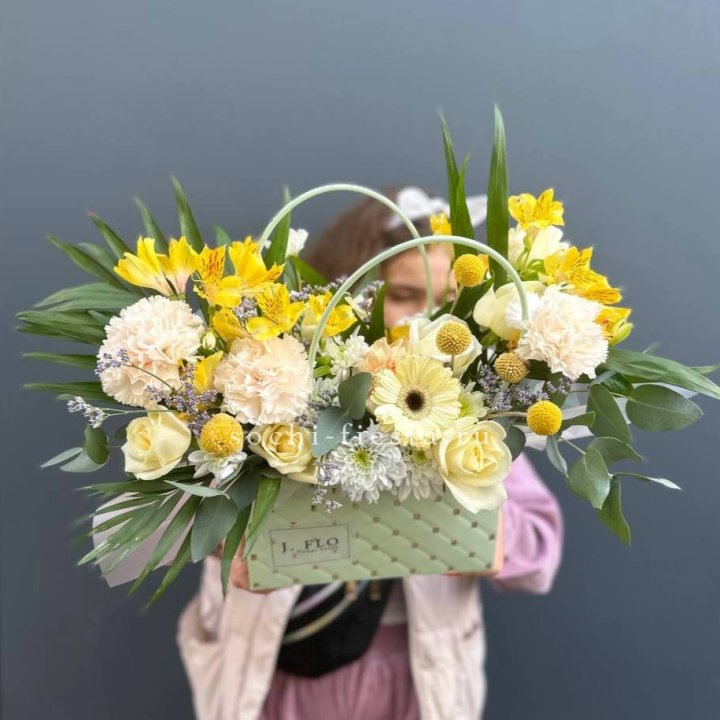 Сумочка с розами "Эпиа" в Калуге