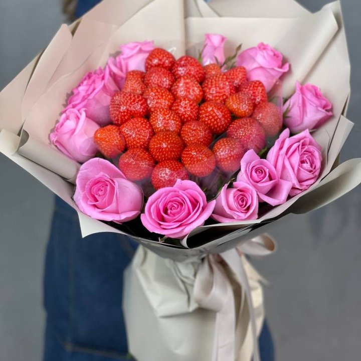 Клубника и розы в Калуге