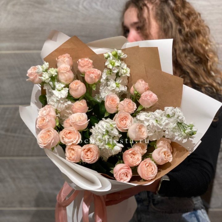 Букет бомбасти и маттиола в Калуге