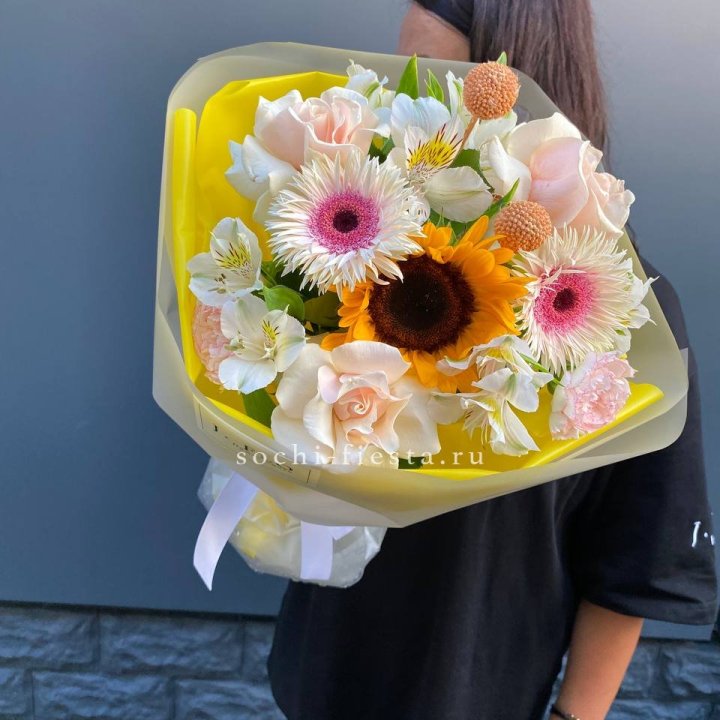 Букет с подсолнухом "Елоу" в Калуге
