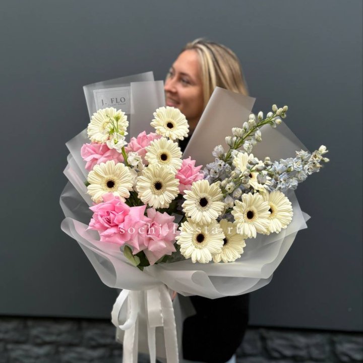 Букет роз и гербер в Калуге