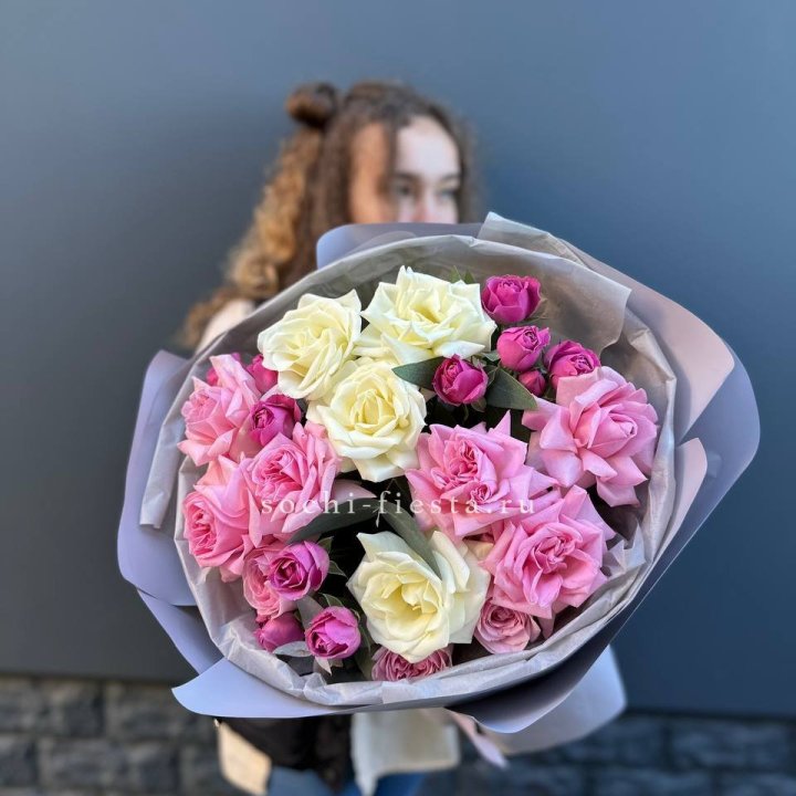 Букет французских и пионовидных роз в Калуге