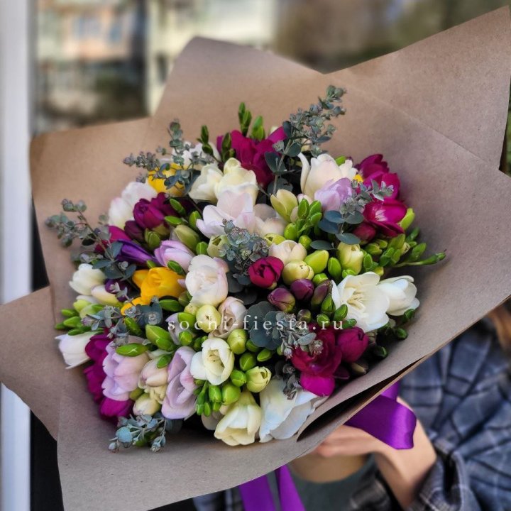 Букет фрезий "Радуга" в Калуге