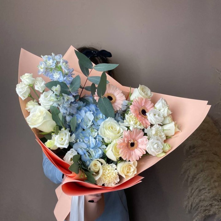  Букет гортензии и роз "Валенсия" в Калуге