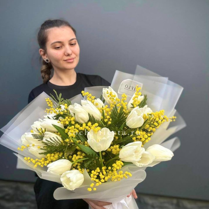 Букет тюльпанов и мимозы в Калуге
