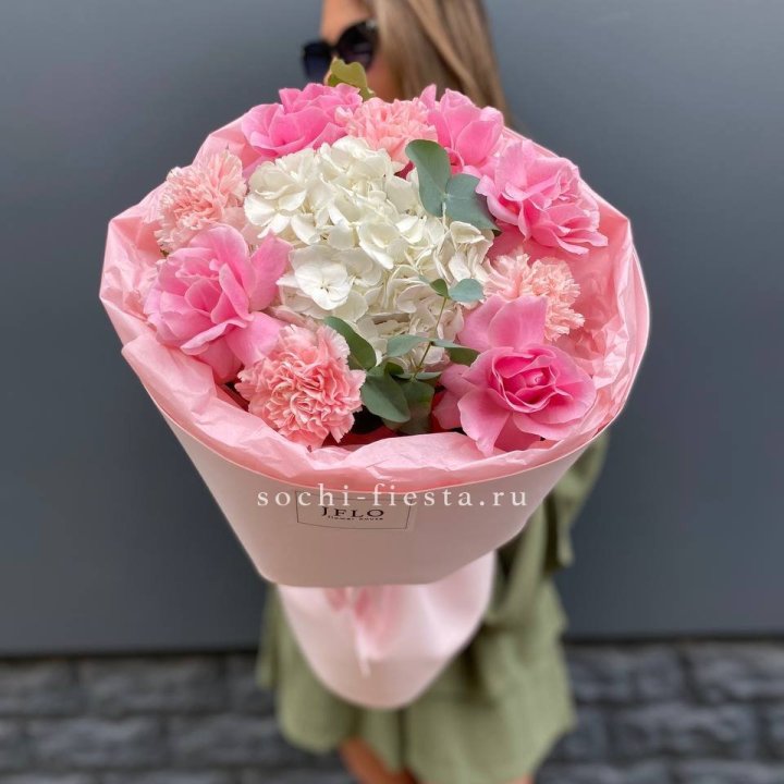  Букет роз и гортензии "Навола" в Калуге
