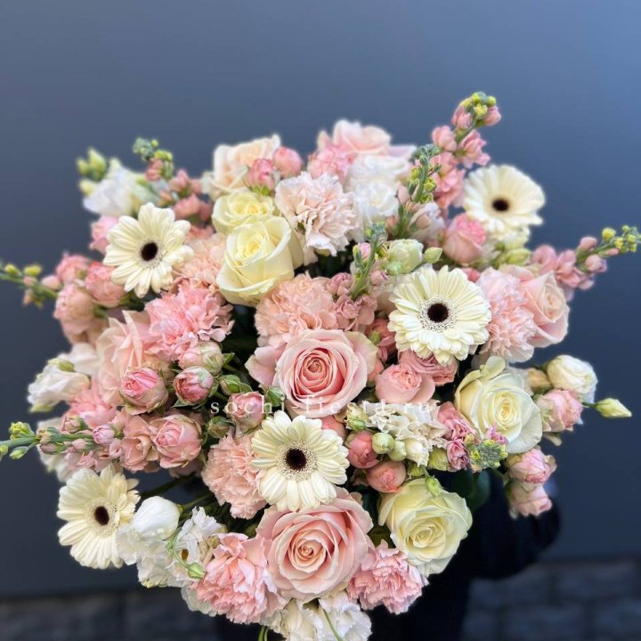 Авторский букет "Нежный" в Калуге