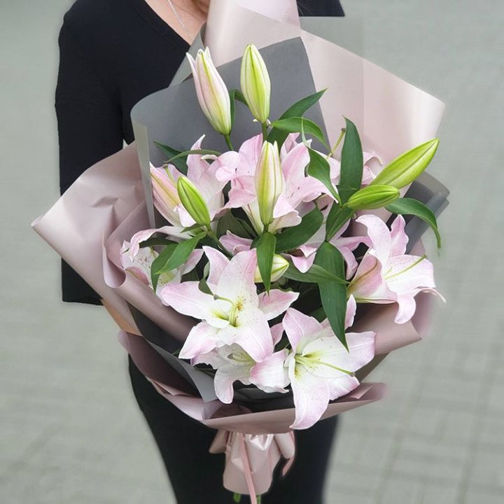Букет розовых лилий в Калуге