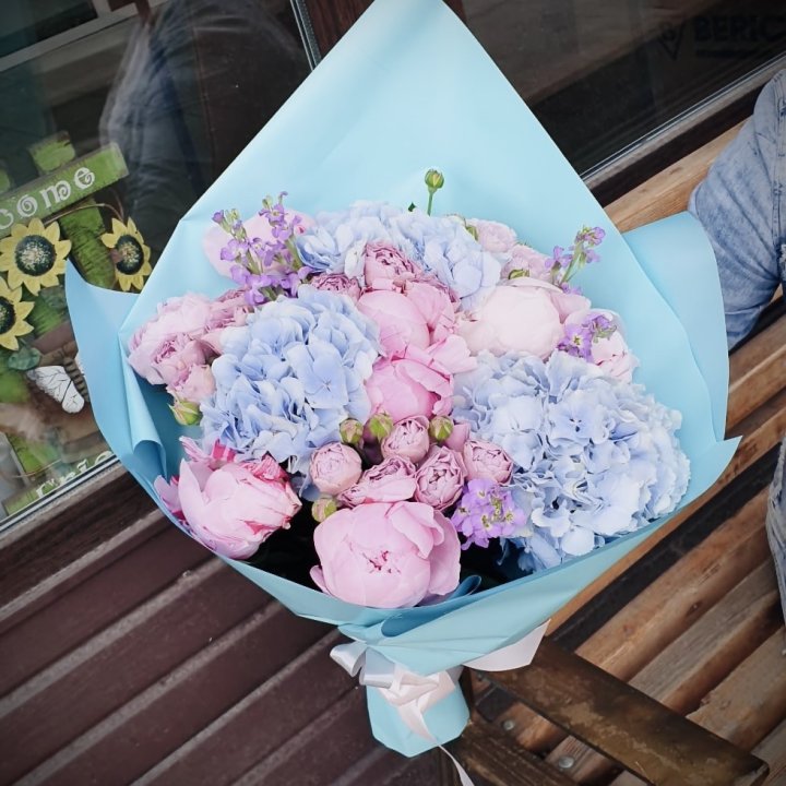 Букет с гортензиями "Блубери" в Калуге