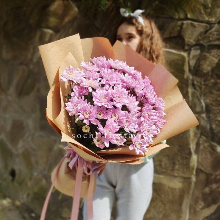 Букет хризантем в крафте в Калуге