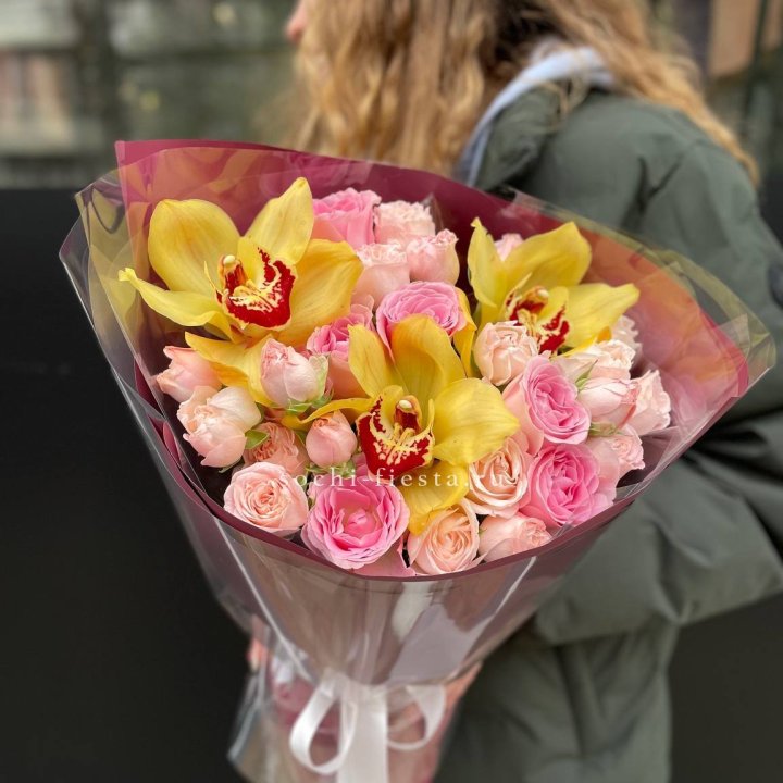  Букет орхидей и роз Есенья в Калуге