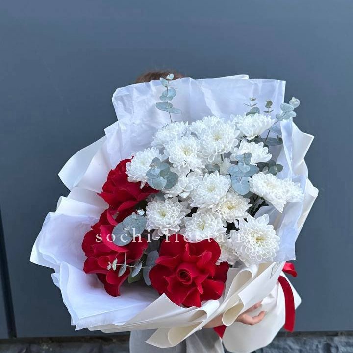 Дуо розы и хризантемы в Калуге