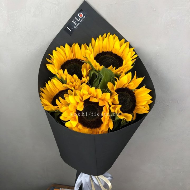 Букет из 5  подсолнухов в Калуге