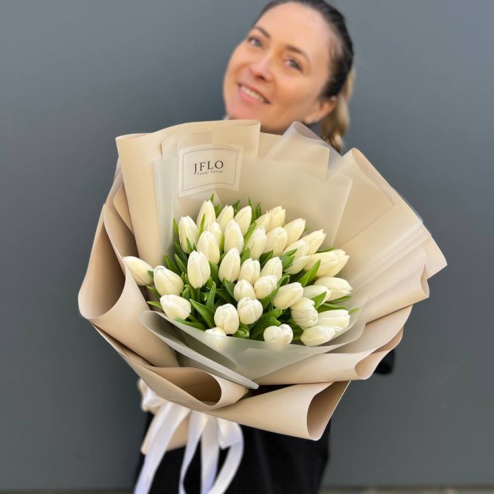 35 белых тюльпанов в Калуге