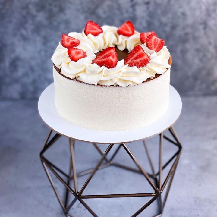 Торт "Клубника со сливками" в Калуге