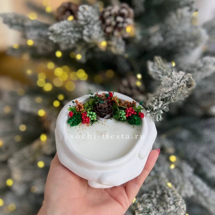 Свеча ароматическая в гипсе Руки с шишкой в Калуге