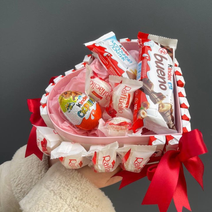 Бокс киндерами и раффаэлло в Калуге