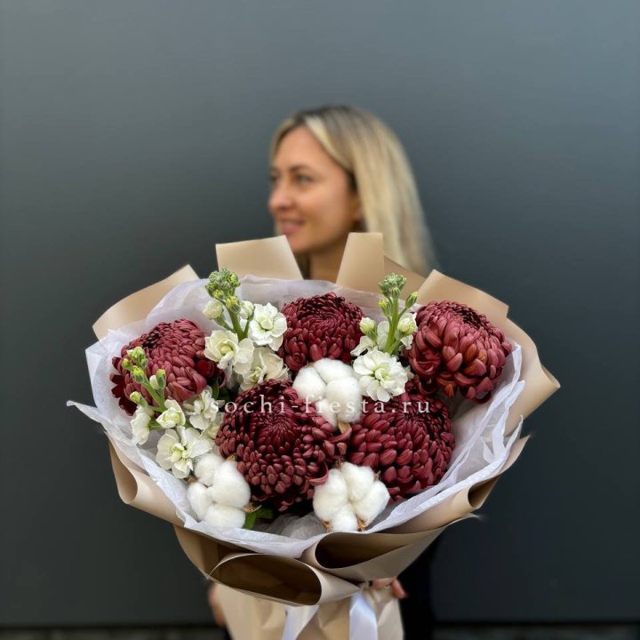 Хризантемы с маттиолой в Калуге