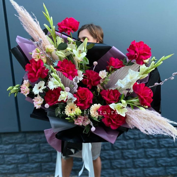 Дизайнерский букет Ред в Калуге
