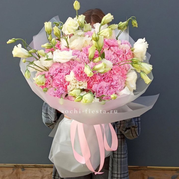 Букет из эустом и диантусов  в Калуге