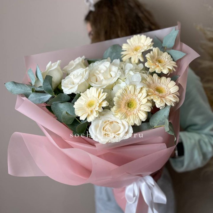 Букет роз, гортензии, гербер  в Калуге