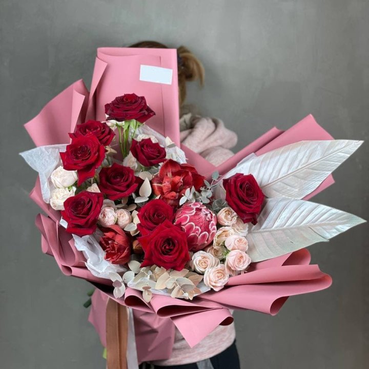 Дизайнерский букет "Ред Вильвет" в Калуге