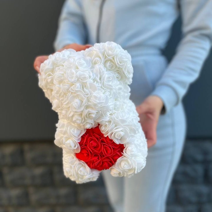 Медведь с красным седцем в Калуге