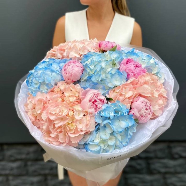 Дуобукет гортензии с пионами  в Калуге
