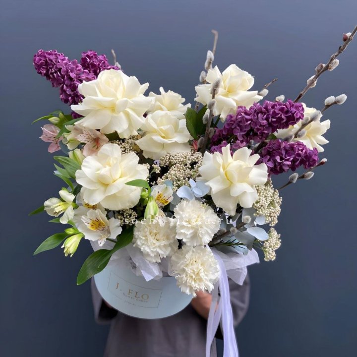 Цветочный бокс Французских роз и Сирени в Калуге