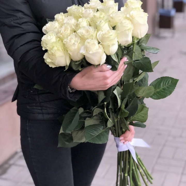 Голландские розы белые в Калуге