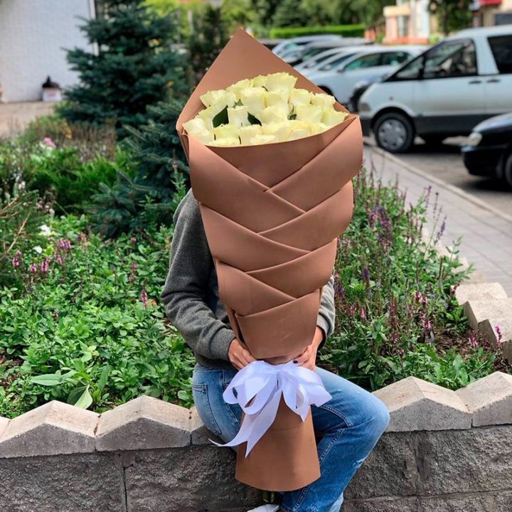 Голландские розы белые "Рыбка" в Калуге