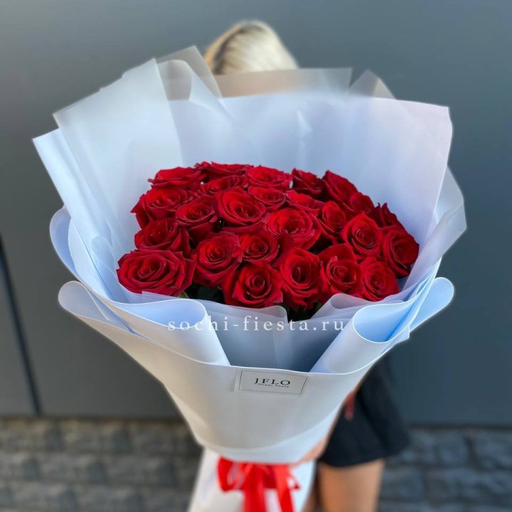 25 высоких роз  в Калуге