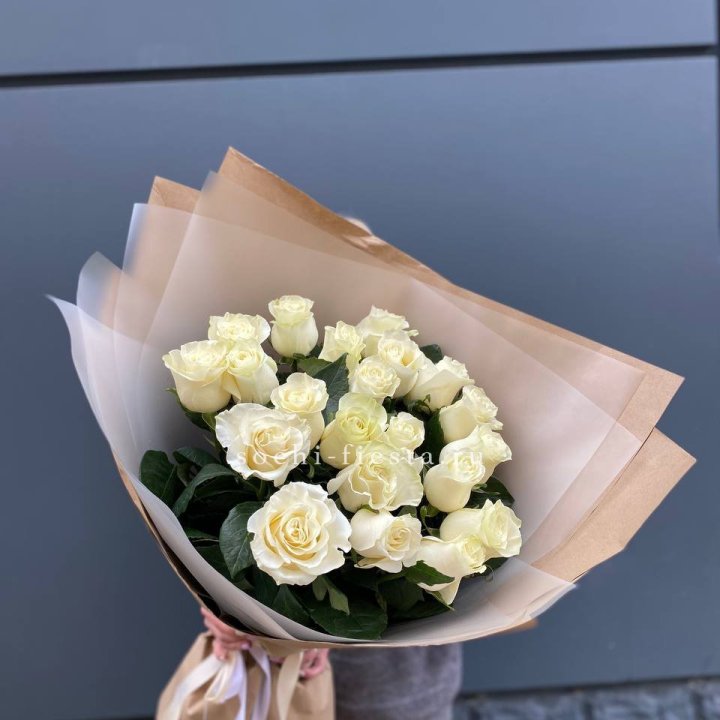  Букет  высоких белых роз   в Калуге