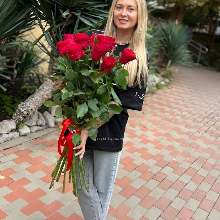 15 высоких красных роз в Калуге