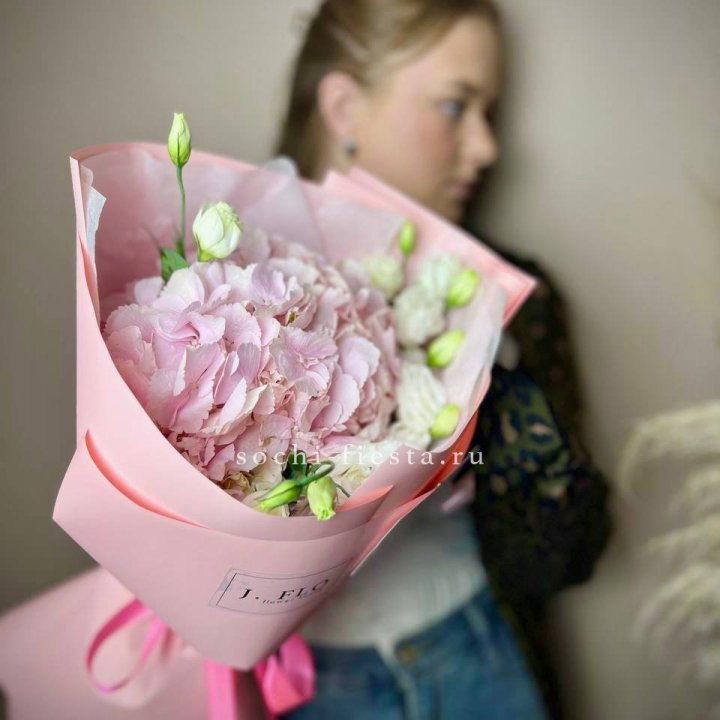 Букет с гортензией №2 в Калуге