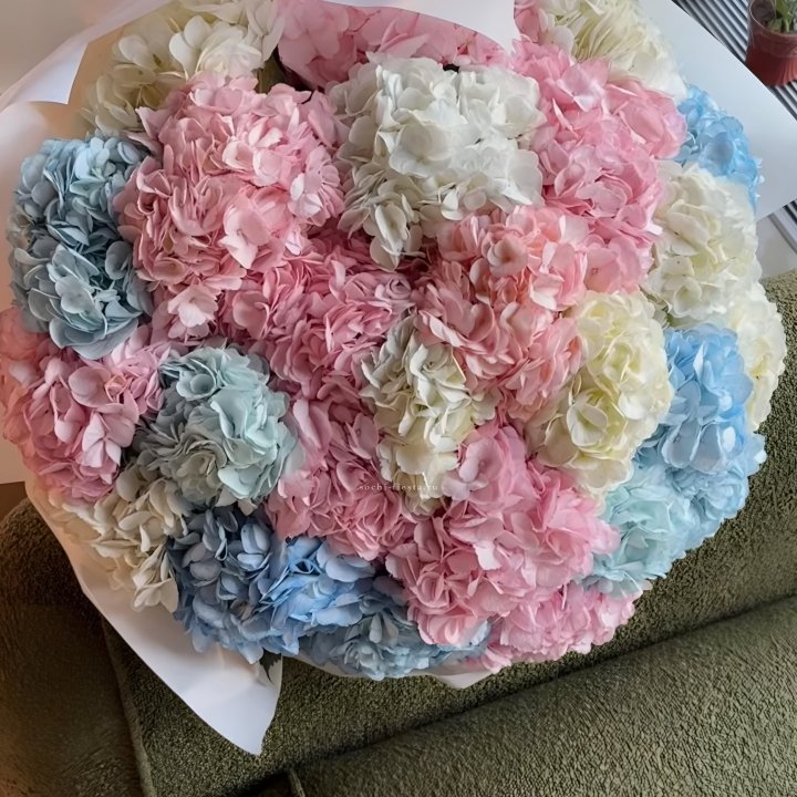 Букет гортензий микс в Калуге