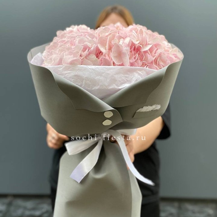  Букет  пиджачок из 5 гортензий в Калуге