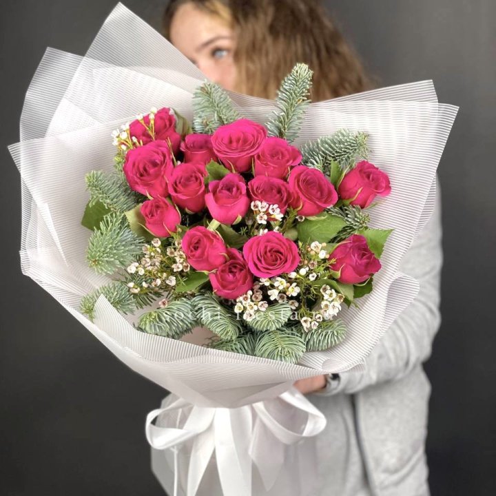 Новогодний букет Елки и Розы в Калуге