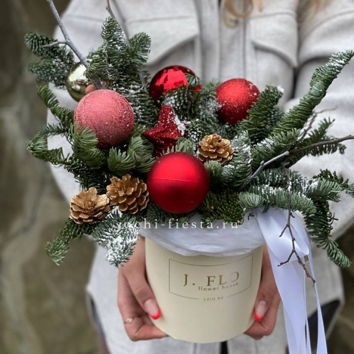 Новогодняя композиция в коробке ред в Калуге