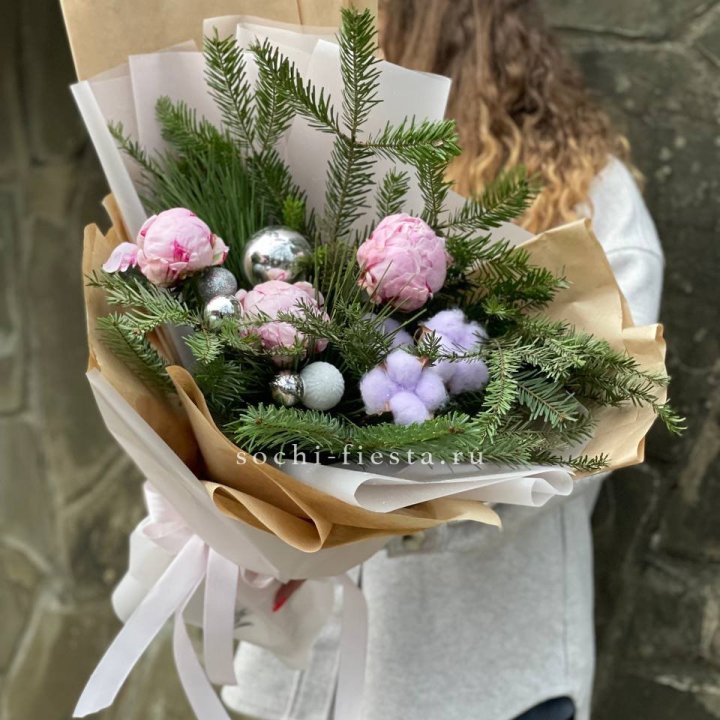 Новогодний букет с пионами  в Калуге