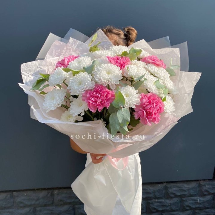  Букет  хризантем и диантусов "Воздушный" в Калуге