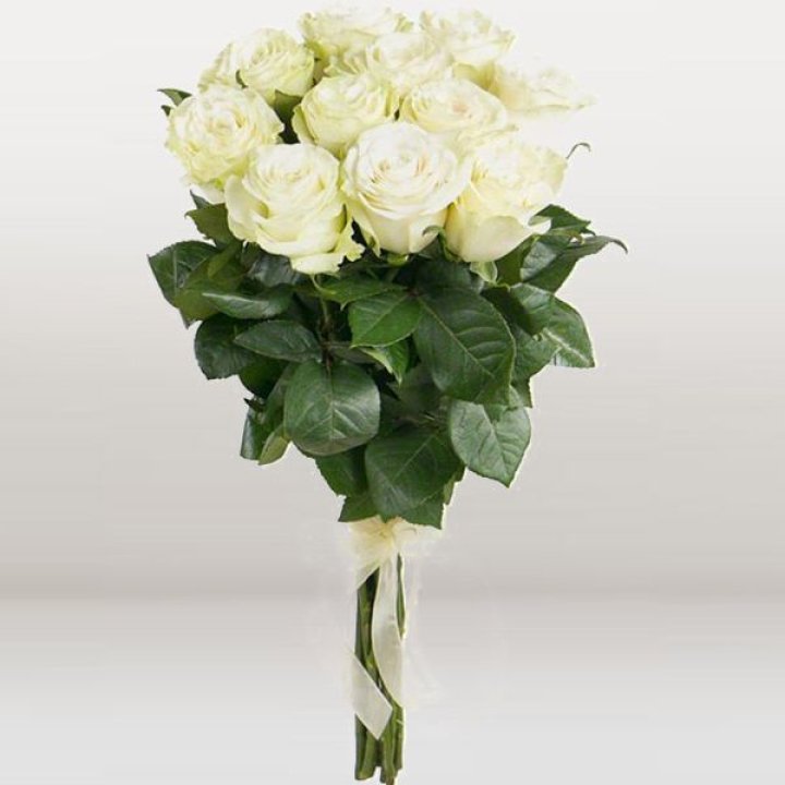 11 белых голландских роз в Калуге