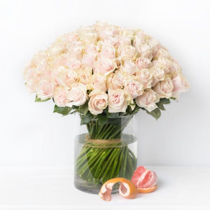 101 кремовая роза в Калуге