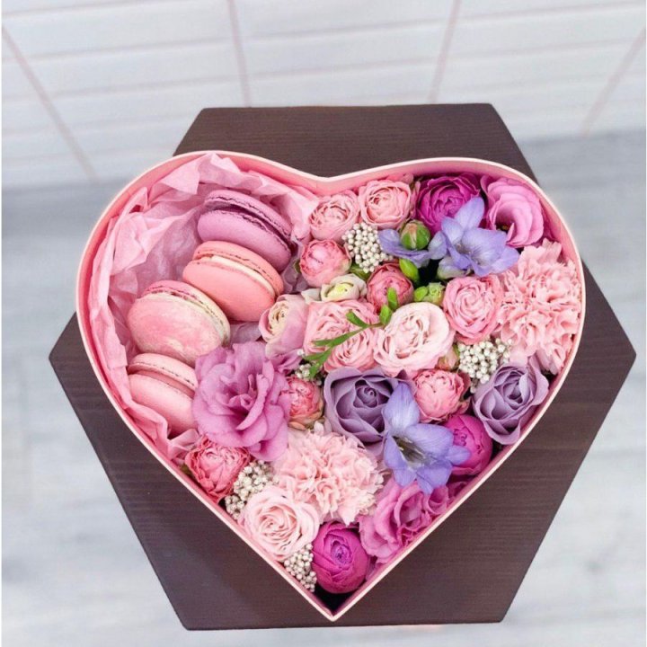 Бокс-сердце с макаронс  в Калуге
