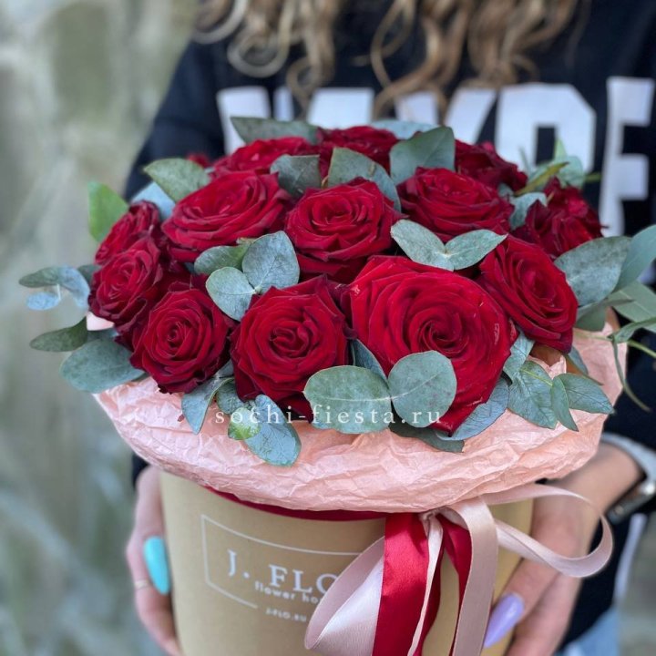 21 Красная роза в боксе №1 в Калуге