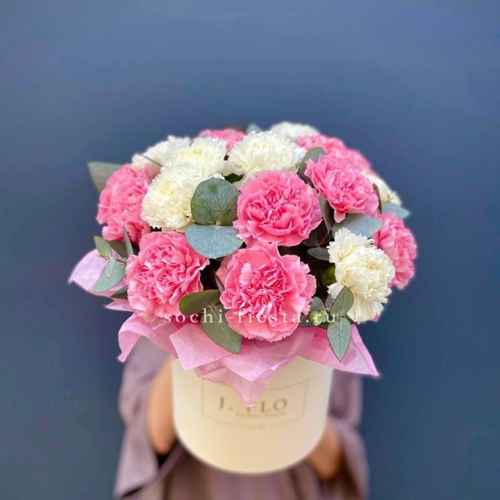 Диантусы в цилиндре в Калуге