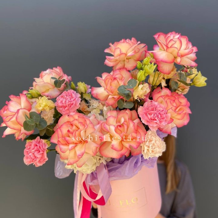 Бокс нежный с розами в Калуге