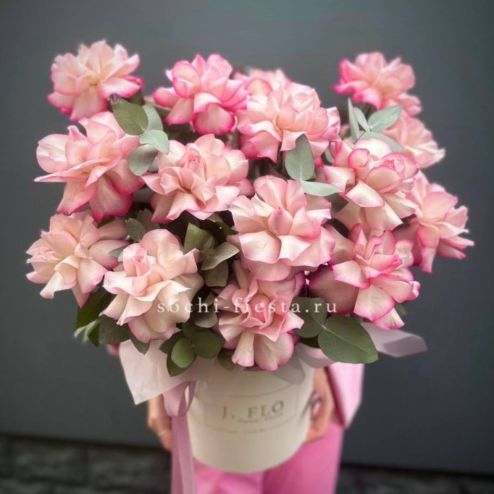 17 Французских  роз Венди в боксе в Калуге