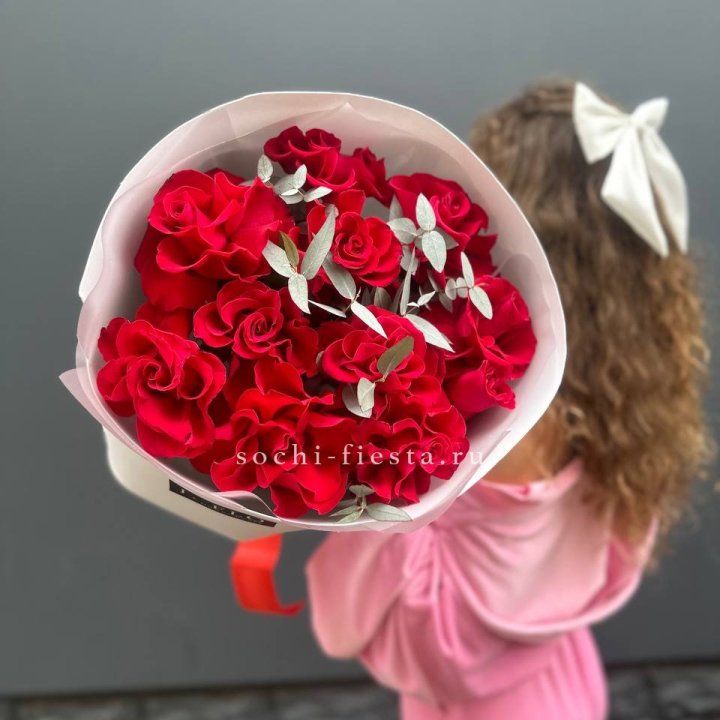11 Красных французских роз в Калуге